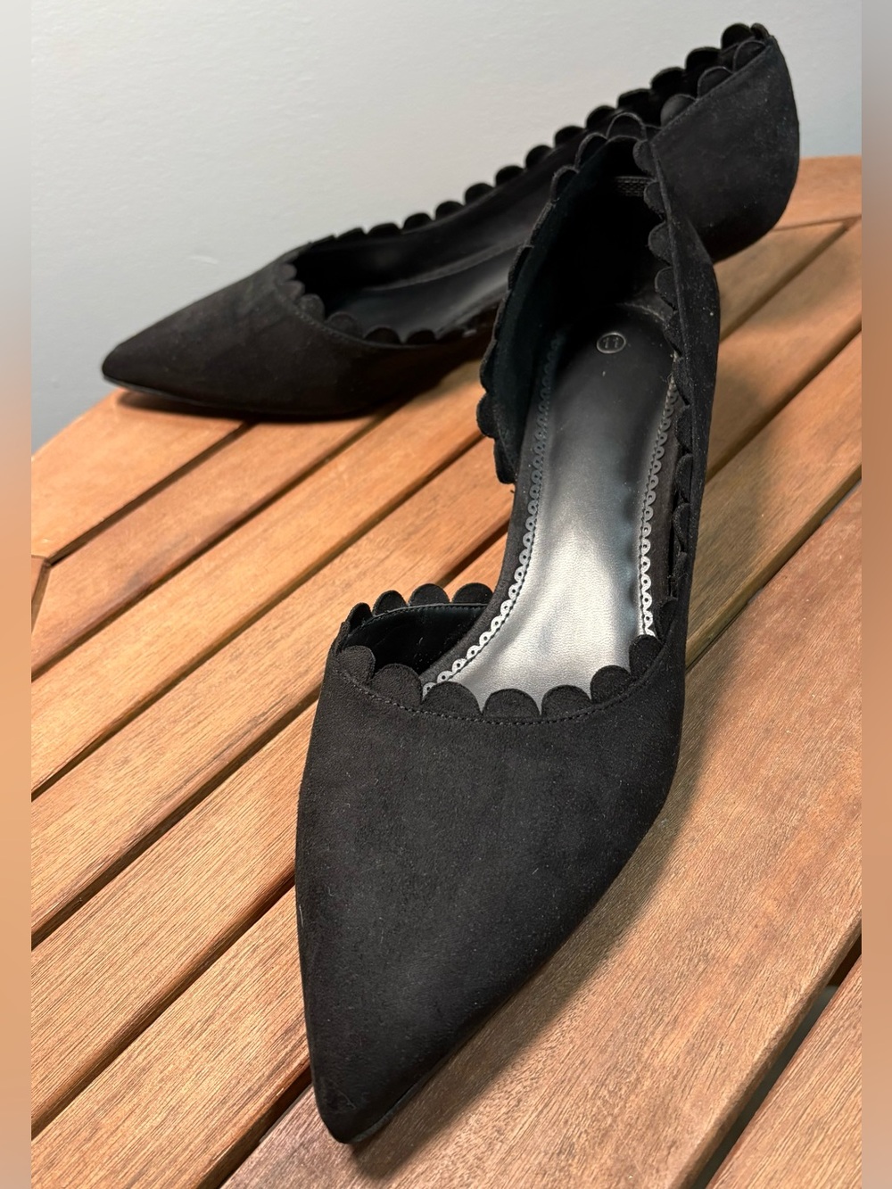 Black Scalloped, Pointed-Toe Women's Kitten Heels